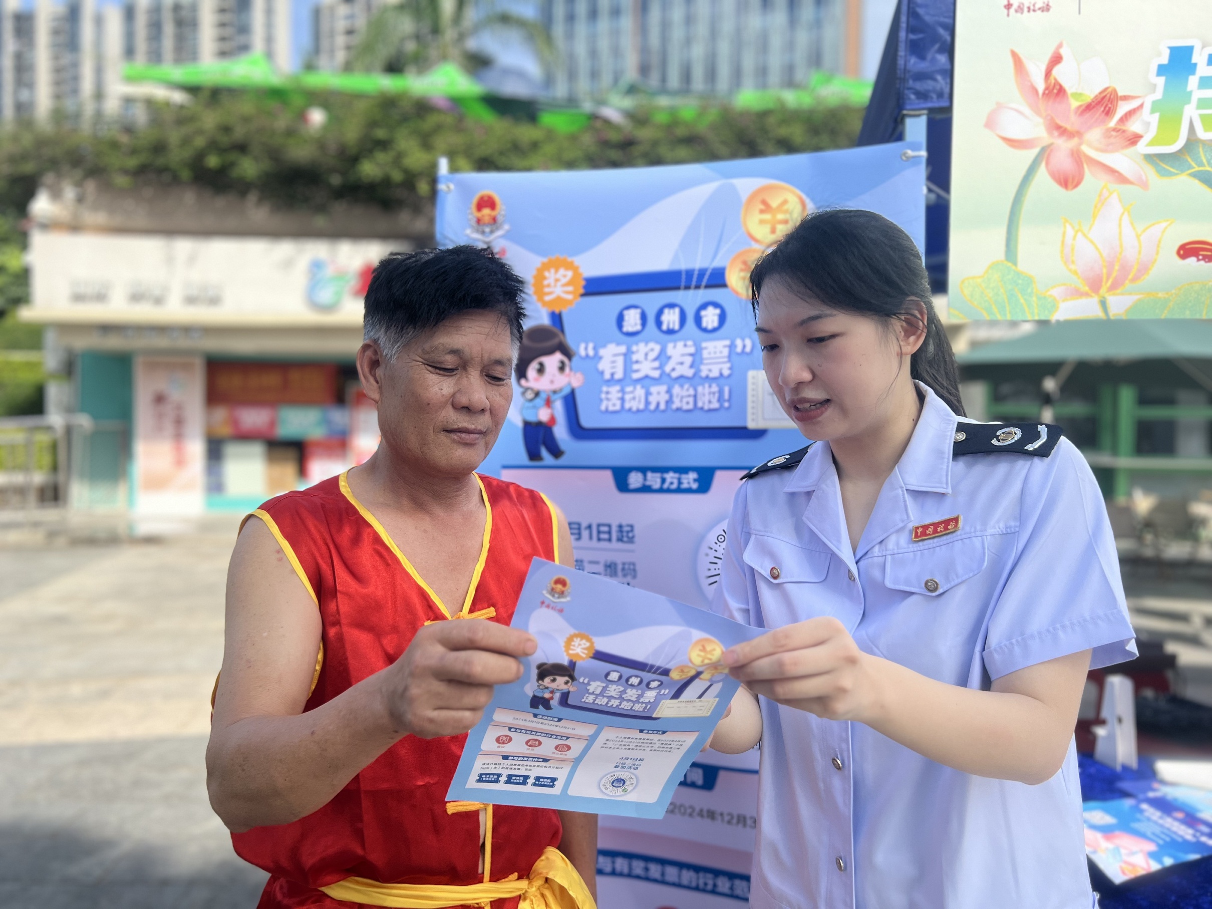 惠州：龙舟竞渡破浪行，税收宣传零距离