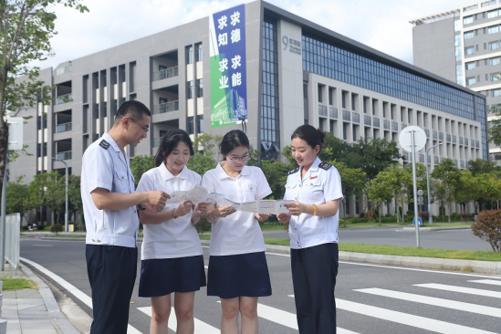 高新（江海）：毕业季税月相伴 红+蓝“职”引未来——江门高新区（江海区）税务局开展“毕业季”宣传活动
