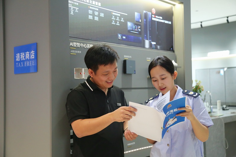 台山：台山离境退税商店开出“首单” 优化海外侨胞购物体验